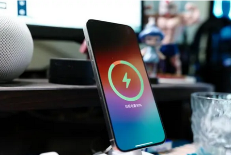 禅城苹果15换屏服务分享用什么充电器给iPhone15充电更好 